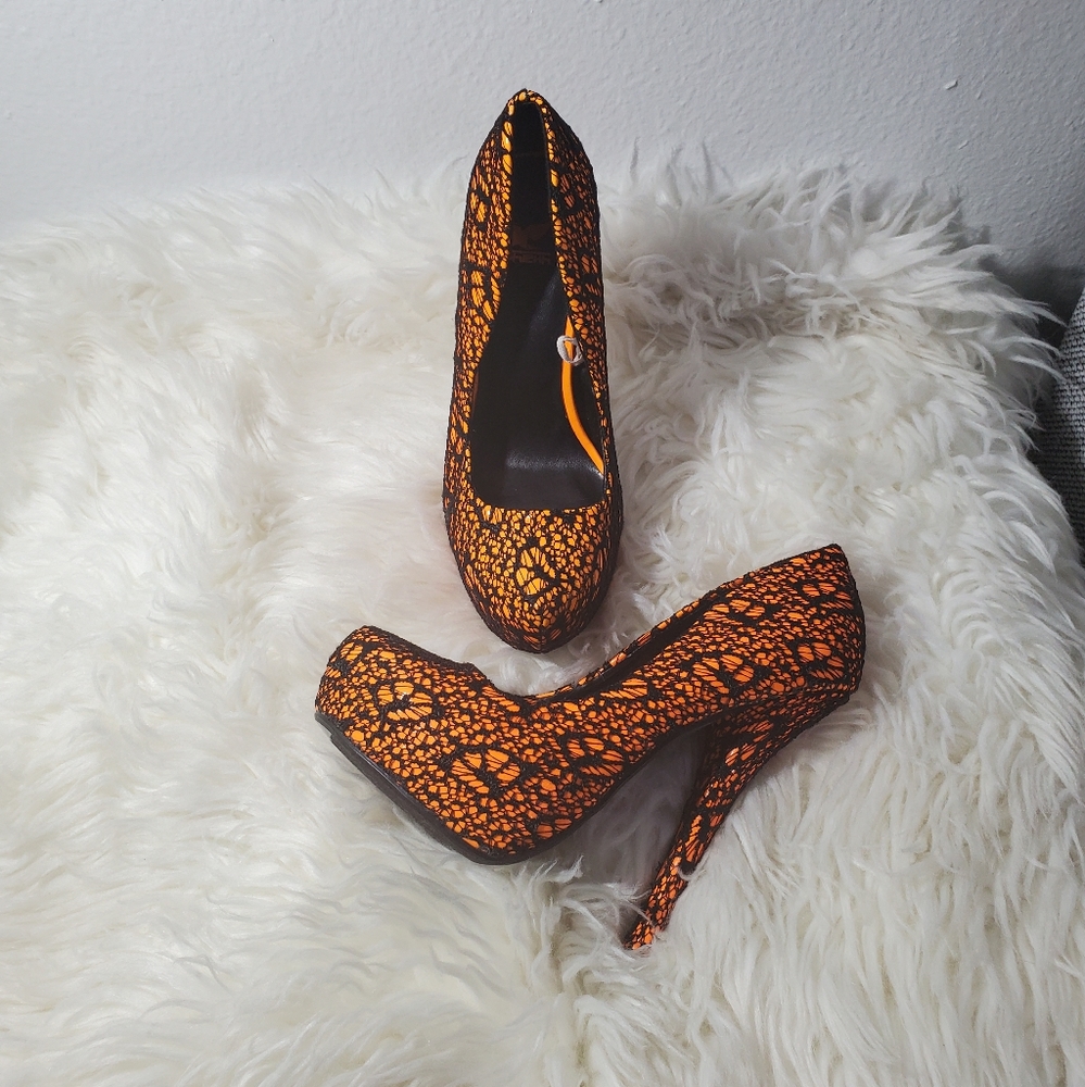 Shiekh heels size 6 color orange and black